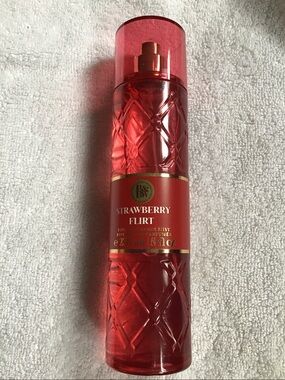 Bath & Body Works Strawberry Flirt mist